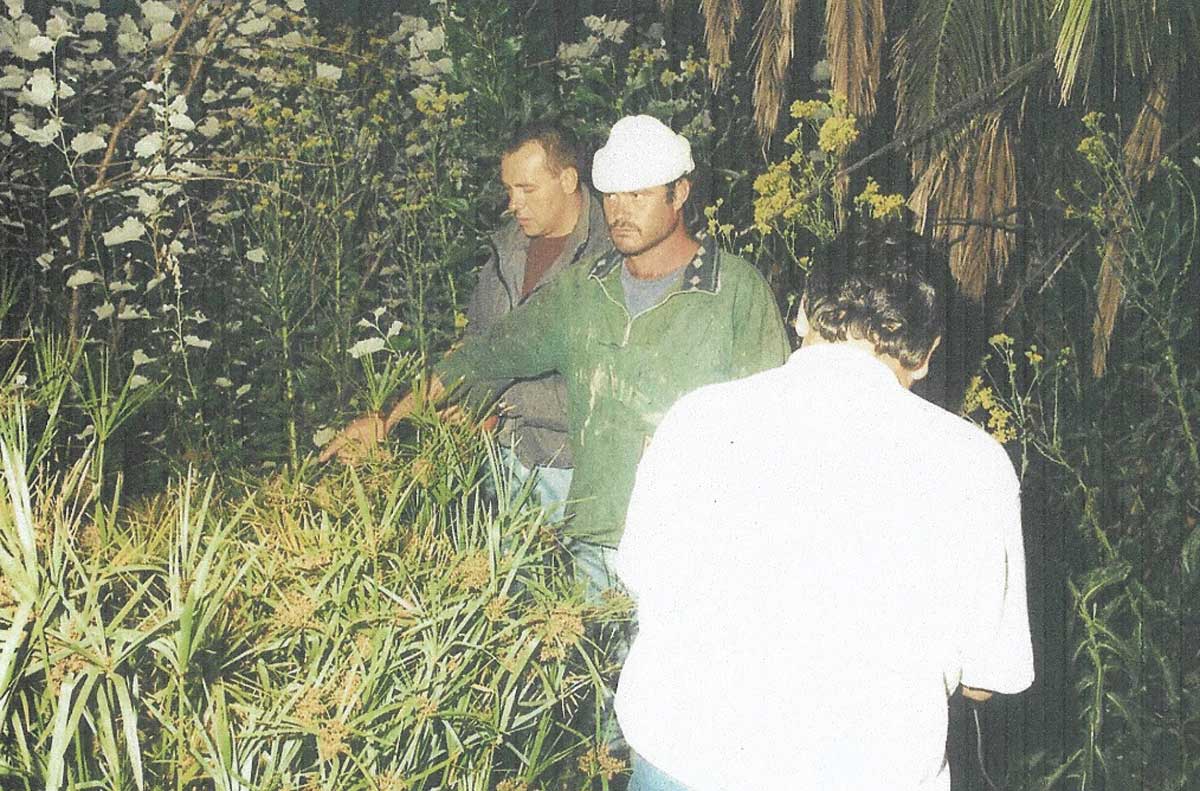 Serial killer Stewart Wilken pointing out a crime scene to detectives